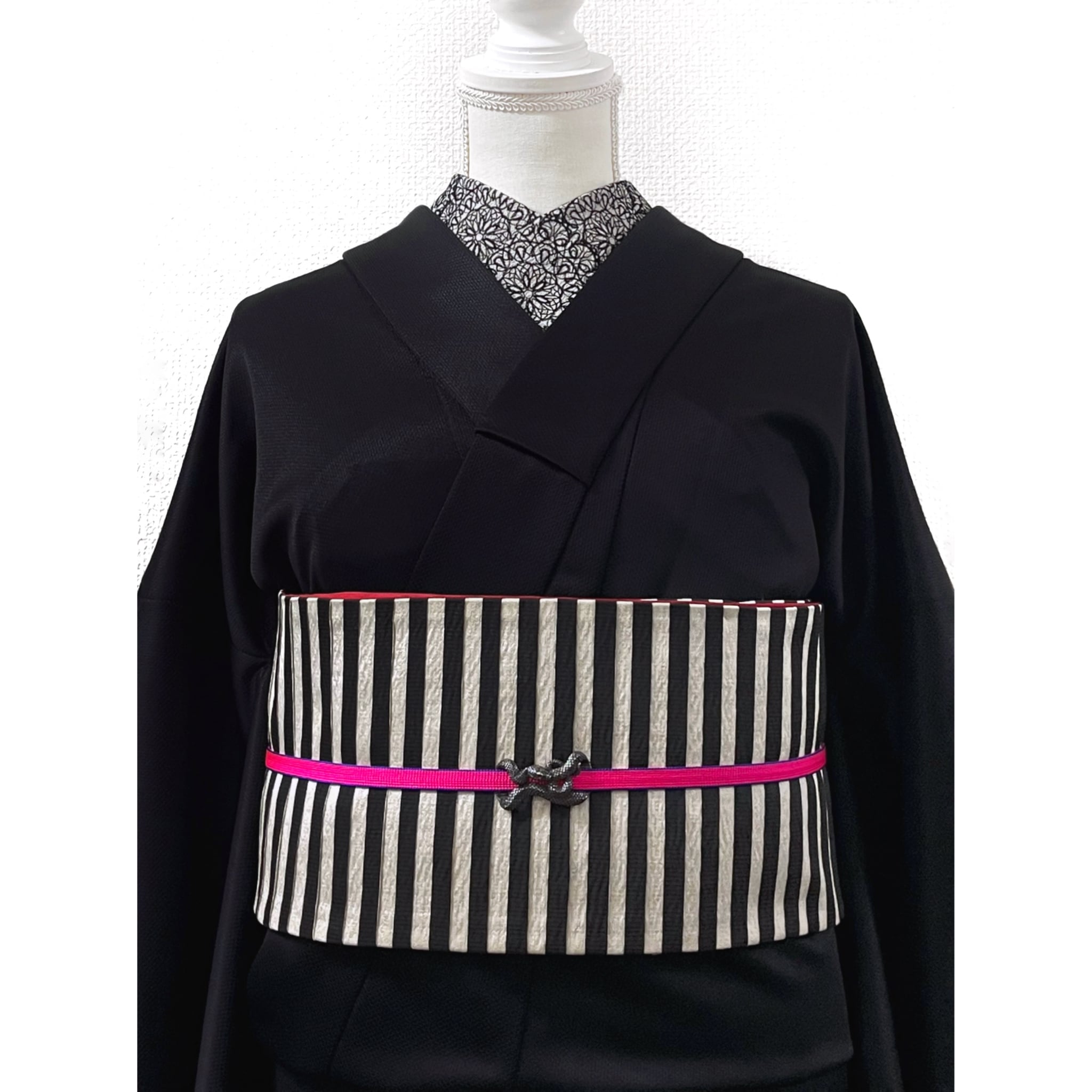 深緋色の変わり斜めストライプ模様洗える色無地二尺袖着物 | 今昔