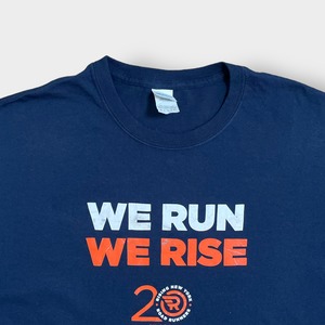 【GILDAN】マラソン イベント rising new york road runners プリント バックロゴ 企業ロゴ NB ニューバランス Tシャツ XL ビッグサイズ 半袖 US古着