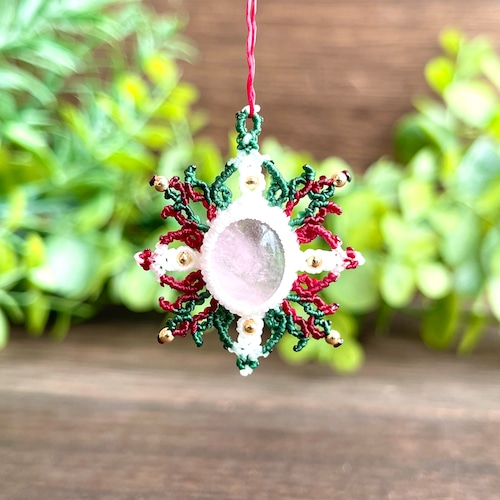 【限定】モルガナイト［雪の結晶クリスマス］マクラメアクセサリー〈チャーム､ネックレス､ピアス､イヤリング〉