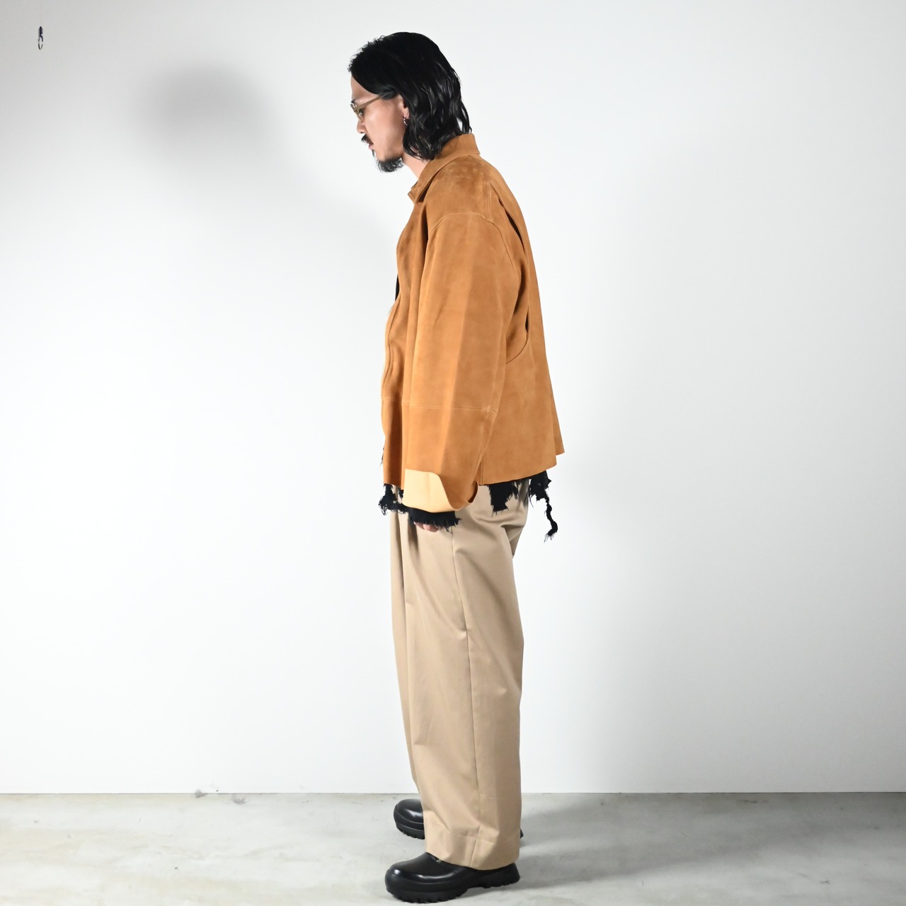 barbell object / leather jkt