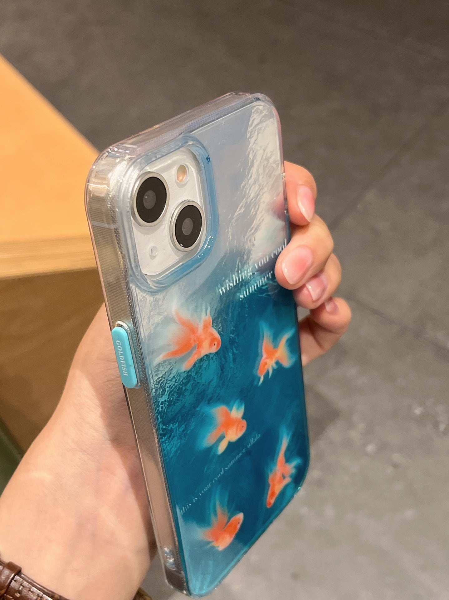 金魚✨名入れ♡キラキラゴージャス✨✨イニシャル オリジナル iPhoneカバー 名入れ♡キラキラ流れ星 天然シェル✨ラメ⭐︎オリジナルケース