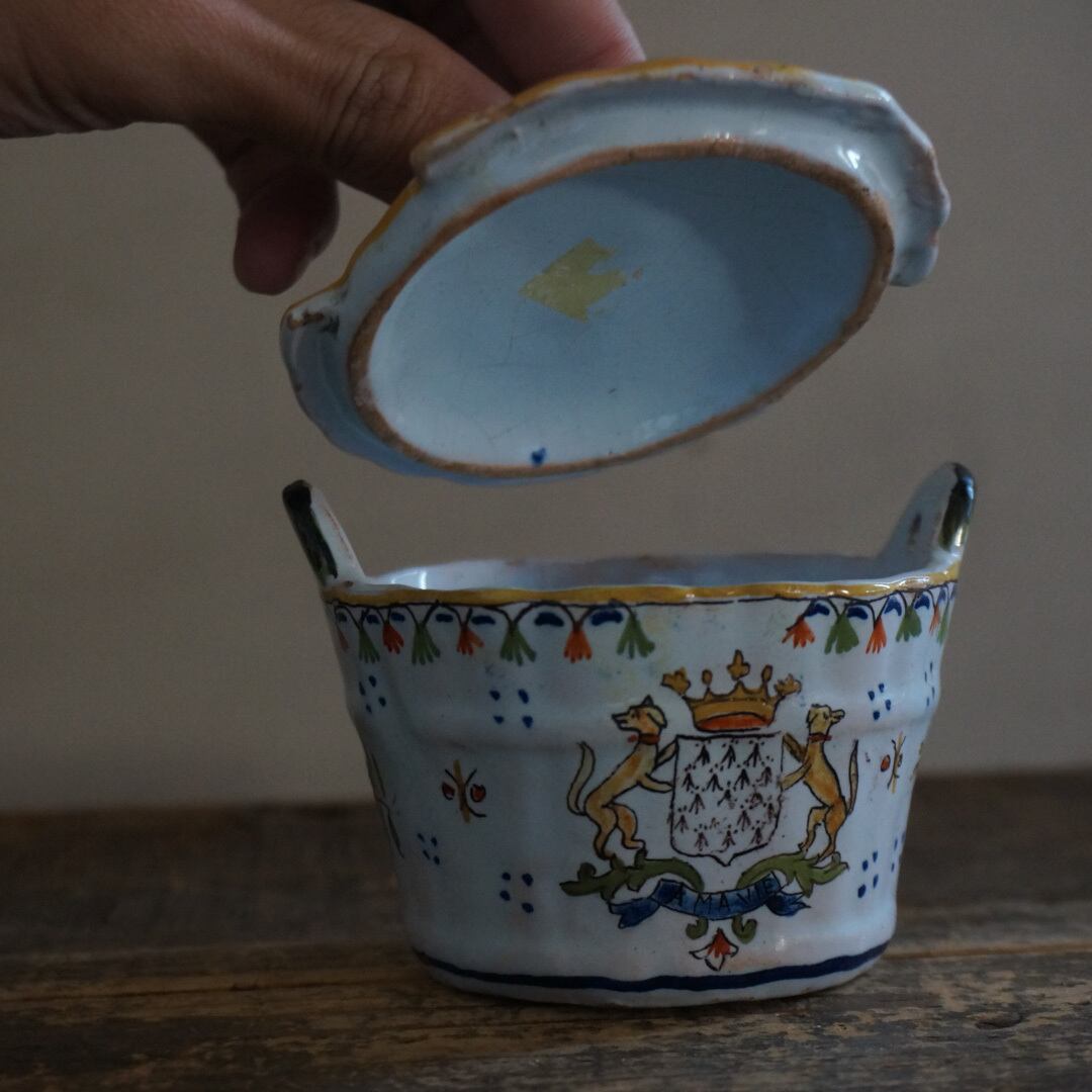 古いフランスの陶器シュガーポット