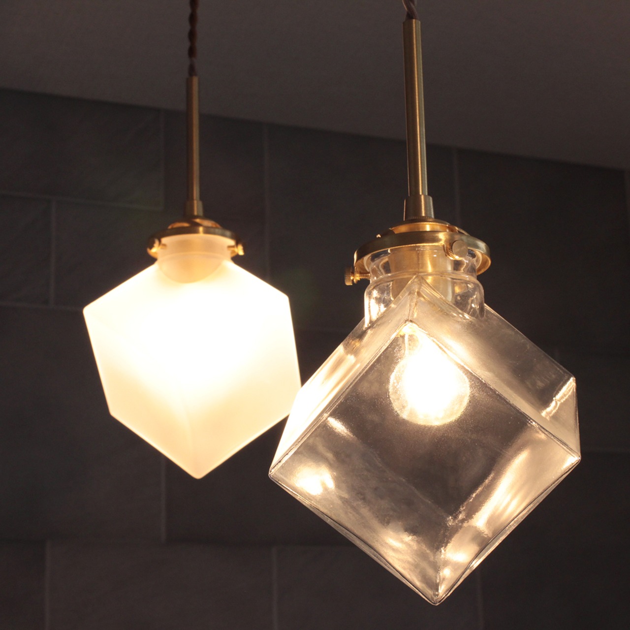 CUBE キューブ　ペンダントライト