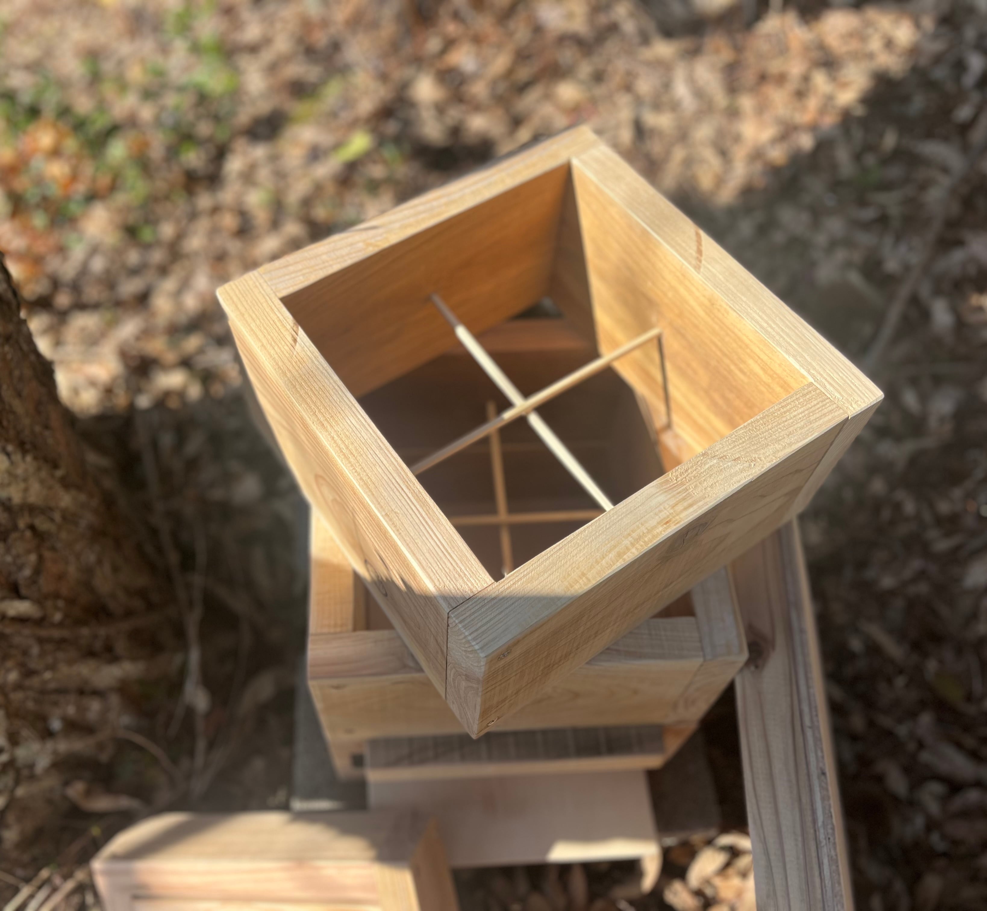 日本蜜蜂用の巣箱３段セット（穴付） SantaPa里山養蜂箱｜日本ミツバチ重箱式巣箱3段セット｜スノコ付き｜竹
