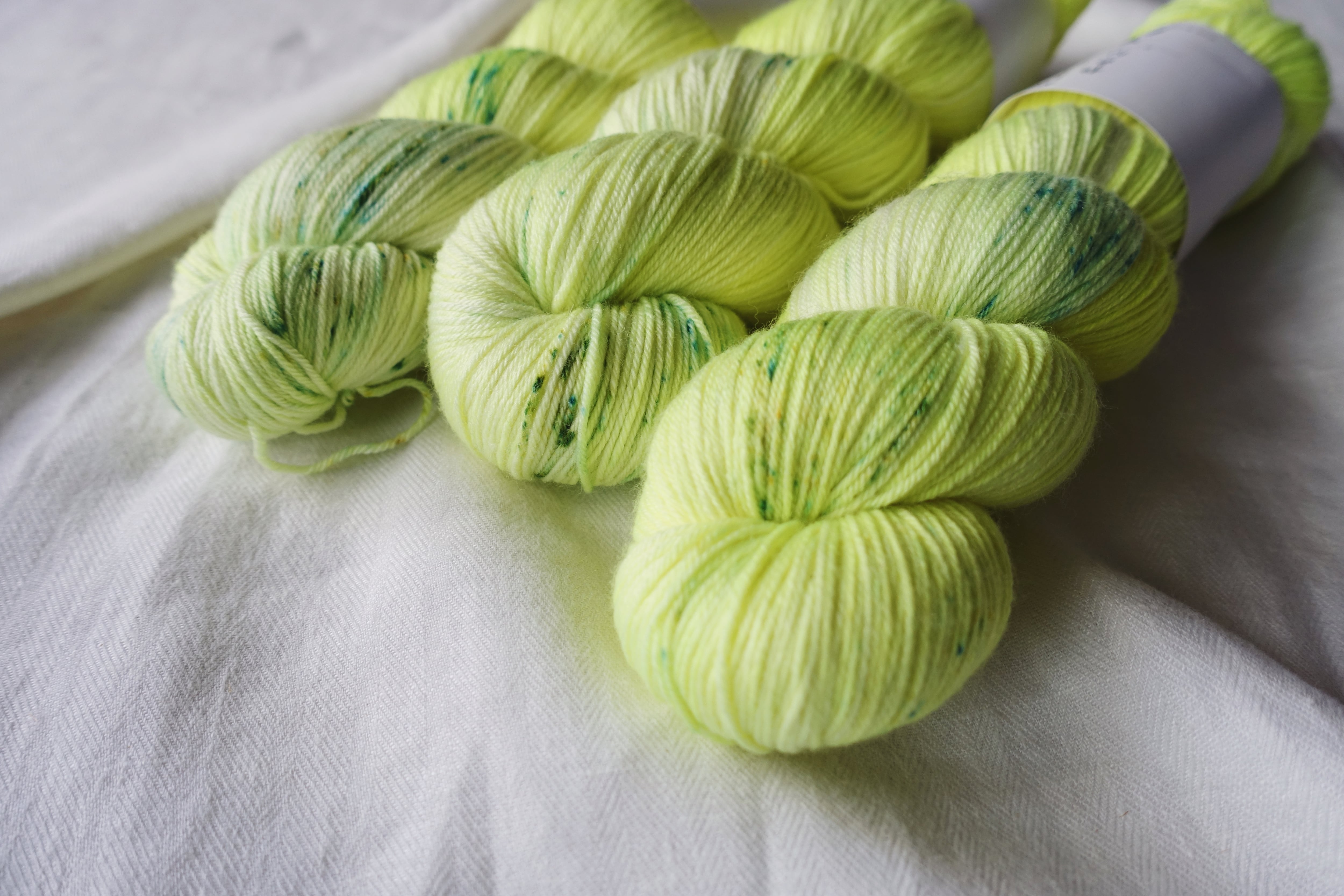手染め糸 フリンジ A 手染め糸]Premium Silk+Wool Sock_Parakeet | 手染め毛糸のYaoskep Yarn