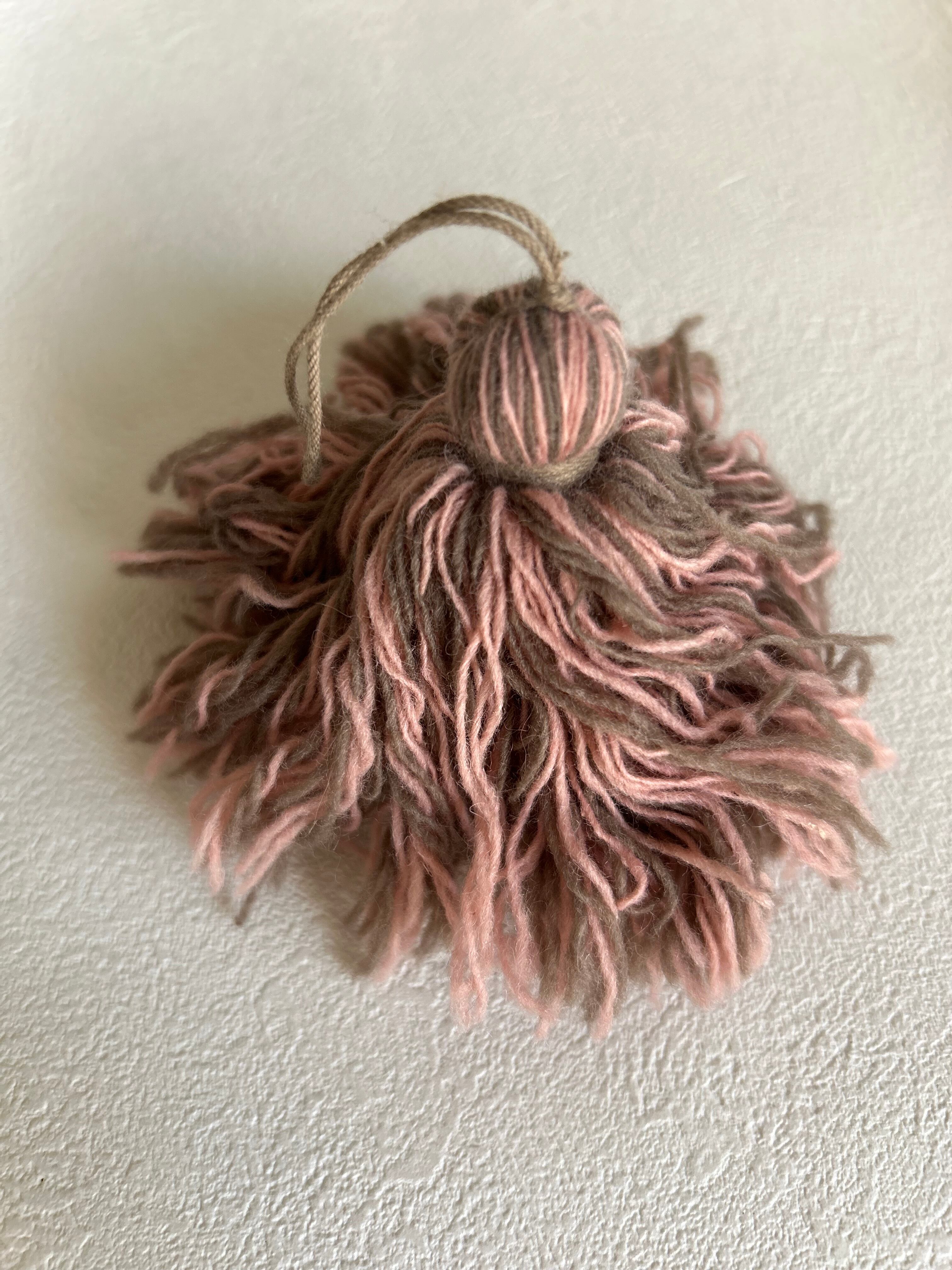 輸入デザインタッセル くすみピンク×ブラウンベージュ ウール 8cm インテリアタッセル カルトナージュ チャーム 撮影小物