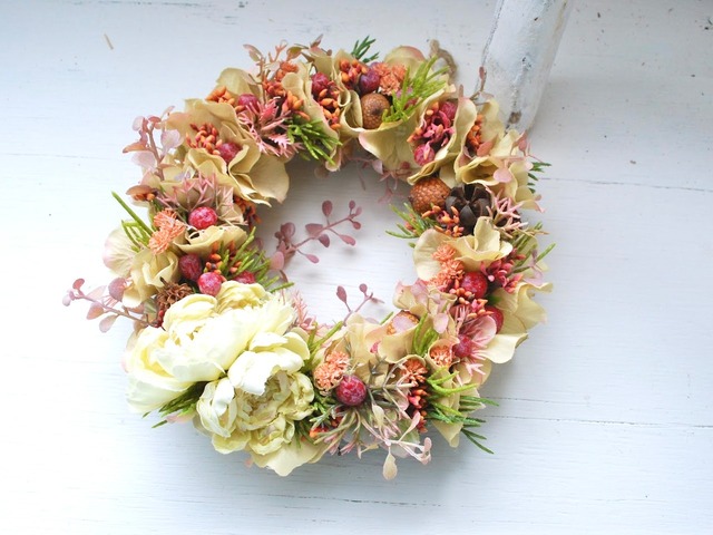 every month Wreath：Imaginary folklore 花刺繍のリース/紫陽花とラナンキュラス
