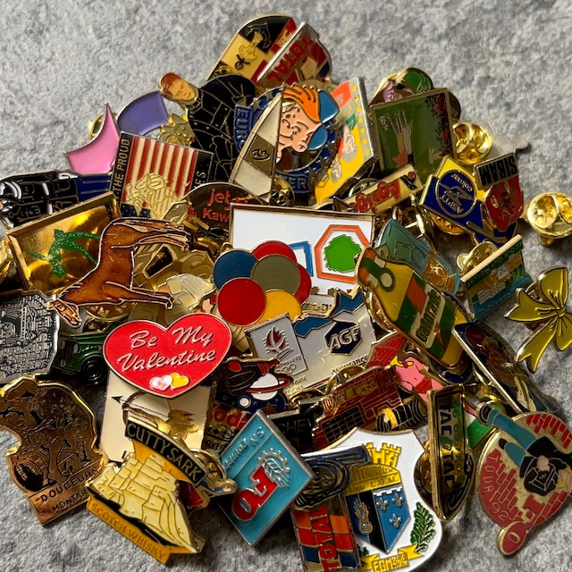 50個  フランス雑貨 ヴィンテージ  ピンバッジ ピンズ France pins  Pin badge vintage 古着 通販 リメイク ブローチ  アタッチメント付属 雑貨 2602032-2512038-6