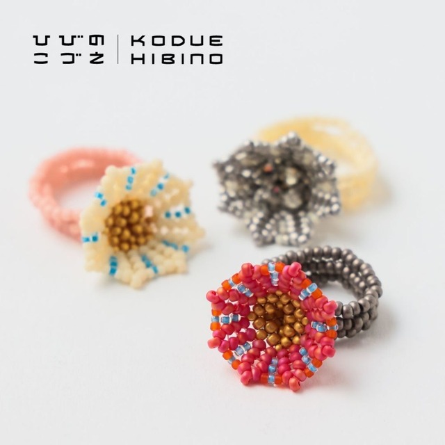 ひびのこづえ kodue hibino ビーズアクセサリー LILYリング ビーズ 指輪 リング レディース ブランド おしゃれ フリーサイズ お花 百合 ユリ ガラスビーズ 中国製 かわいい 女性 シルバー ホワイト レッド KA082 Sr010