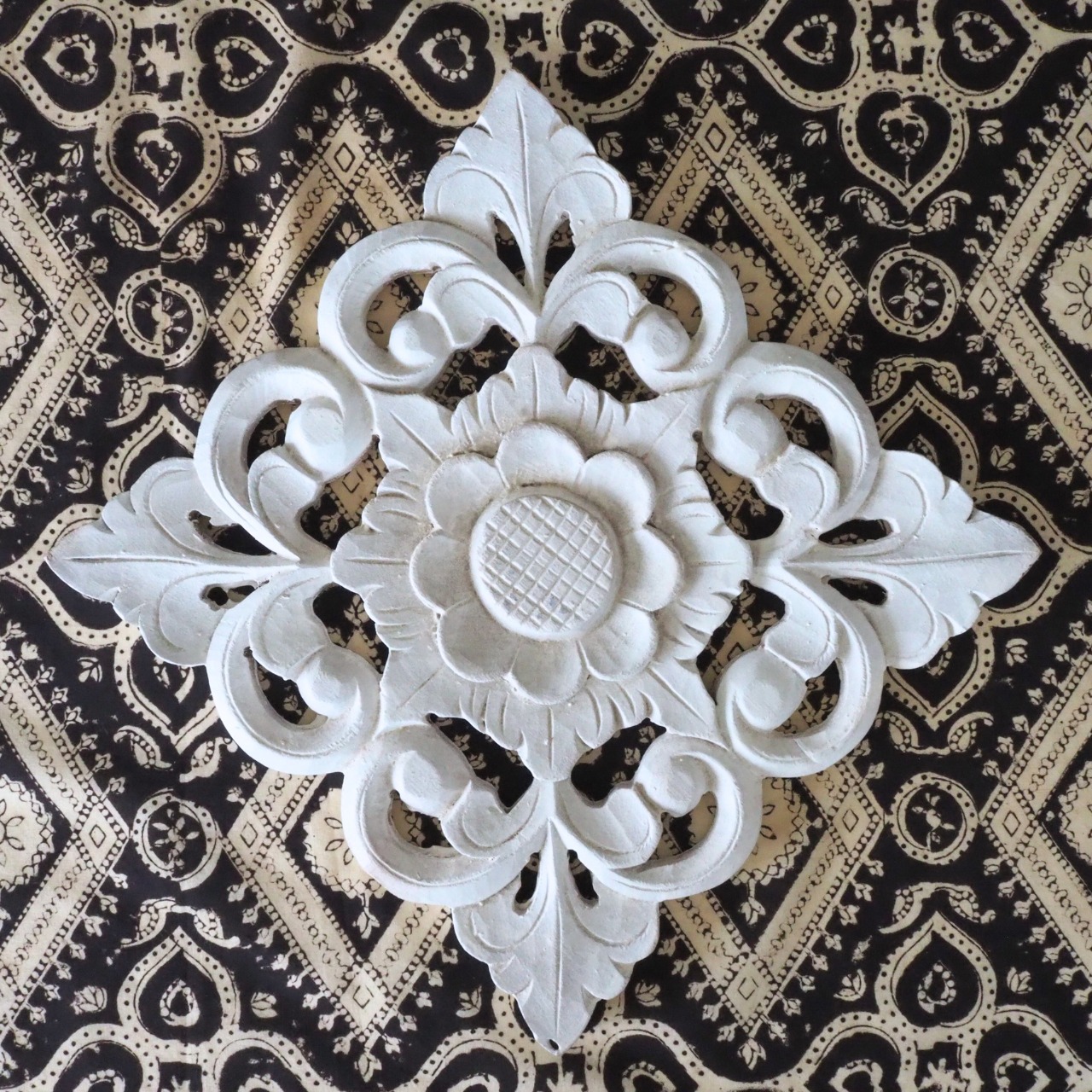 ブロックプリント生地【50cm単位】インド綿  菱形 黒×生成り #38010-BK1