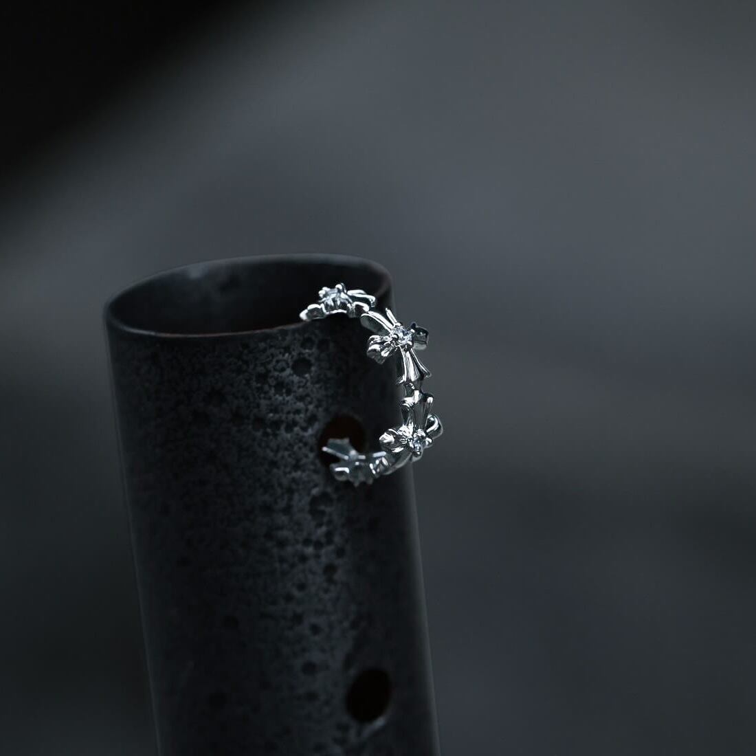 18kgp zirconia connect cross ring VR1-103 | VERIELA