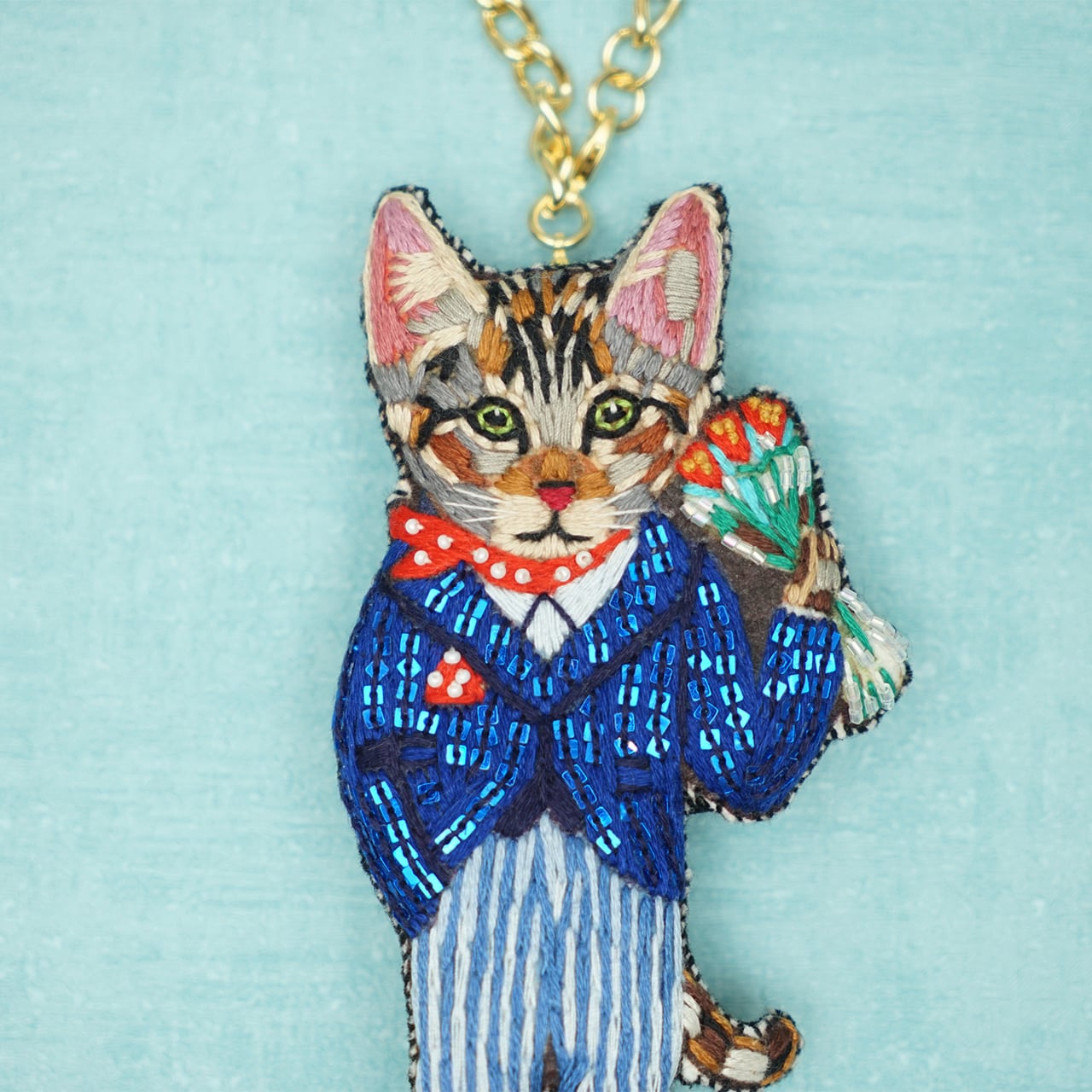 刺繍チャームブローチ Nathalie Lété Bouquet of flowers and a cat