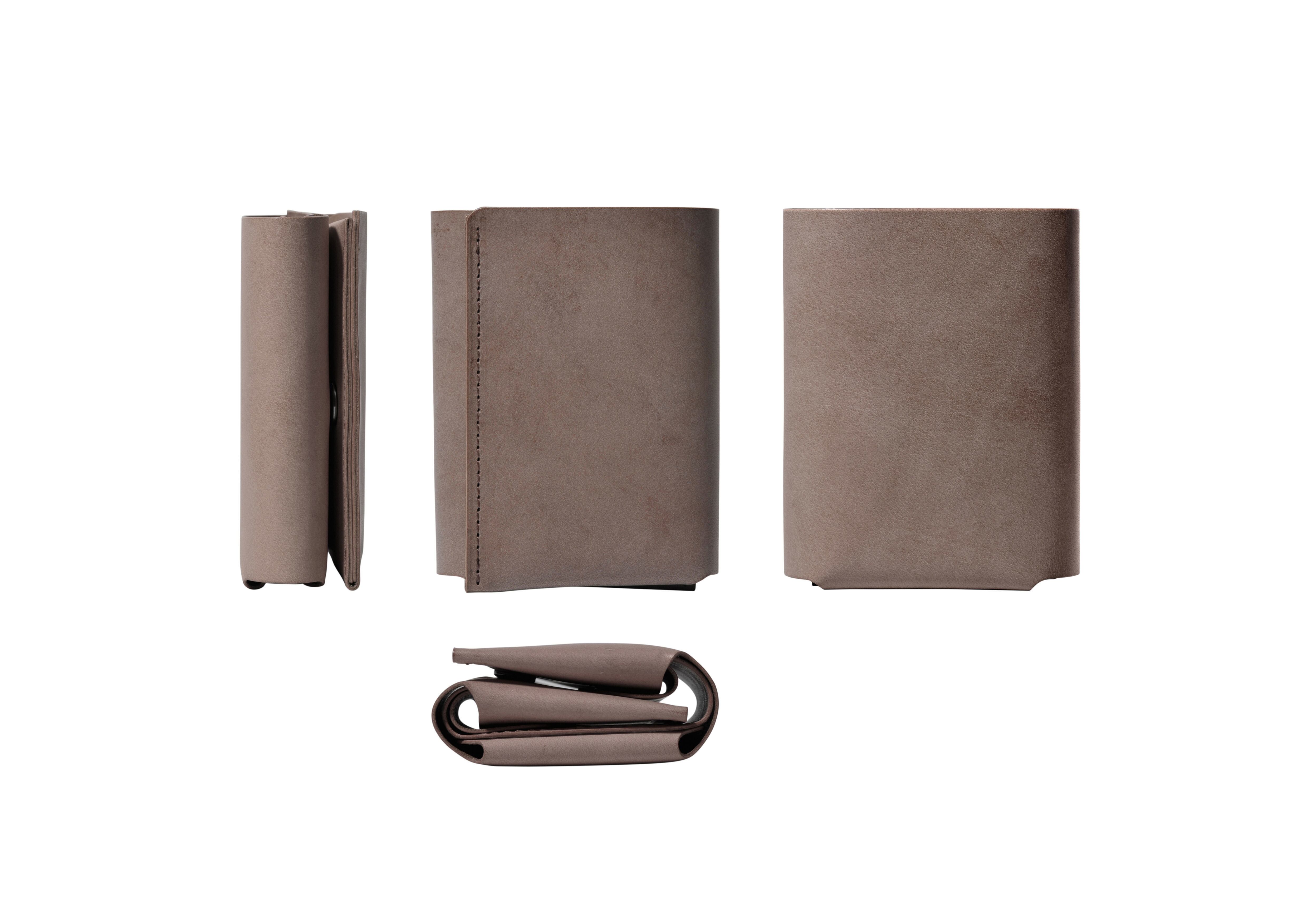 しっかり入ってコンパクトな財布 TRI-FOLD WALLET / CHOCOLATE