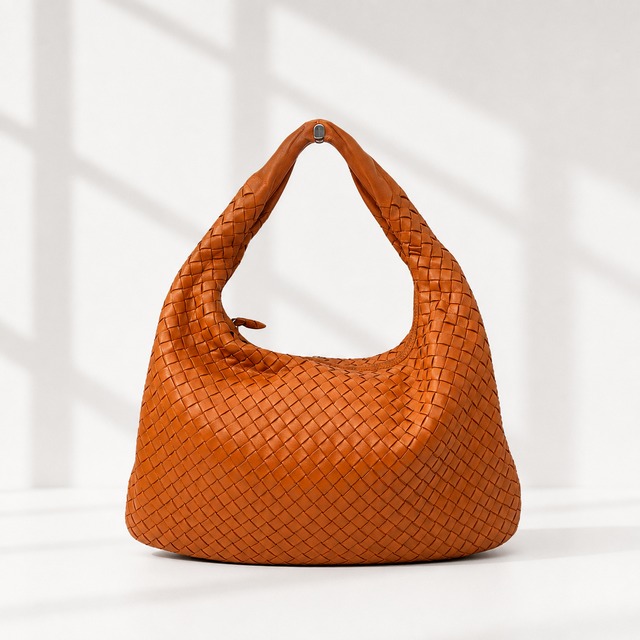 【Bottega Veneta】ボッテガヴェネタ　イントレチャート　レザー　ハンドバッグ