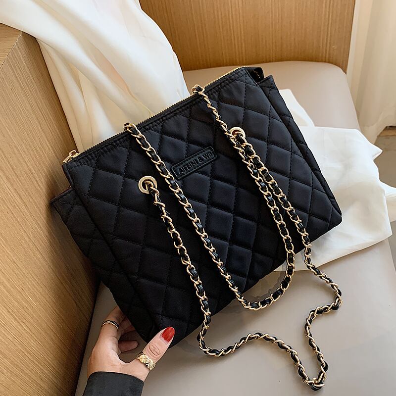 リンジチェーンバッグレディースバッグ2020ワイルドナイロンバッグネットレッドファッション大容量ショルダーバッグの新しい流行バージョン Tiancai_Wing_Bag31595359830