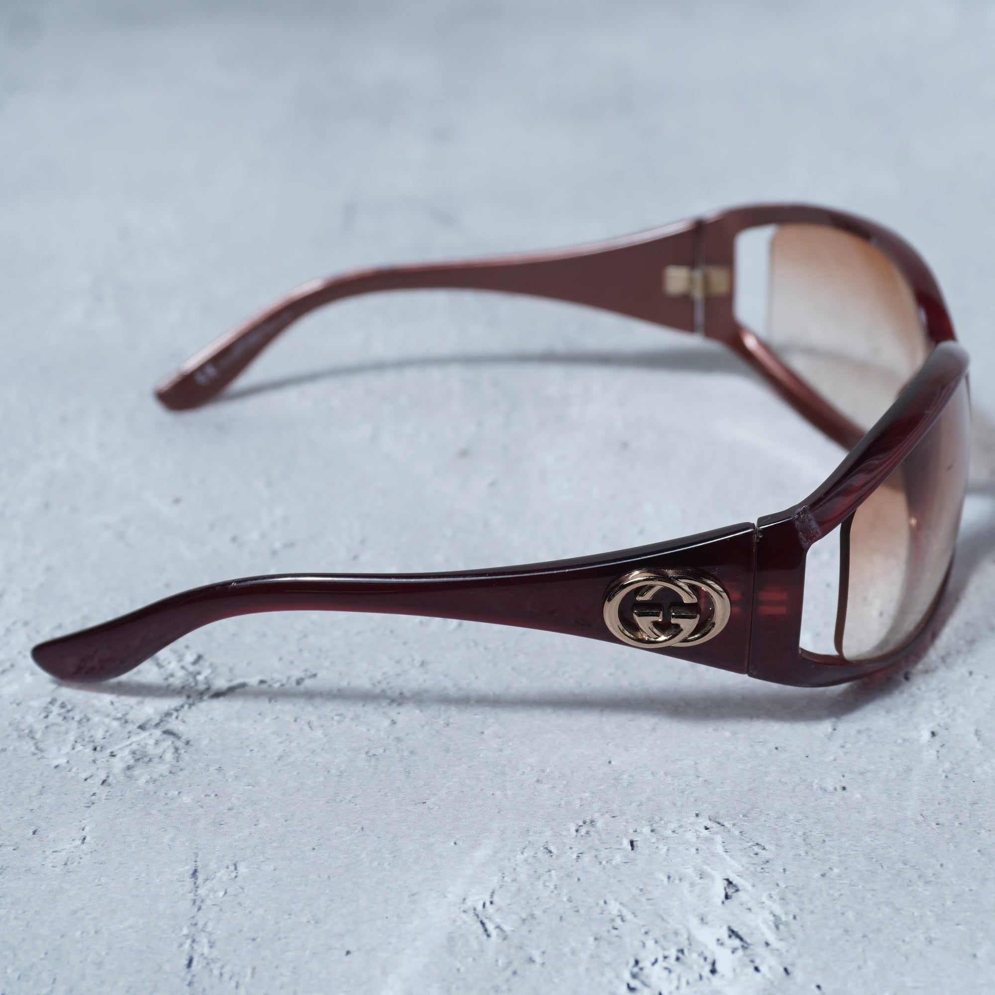 GUCCI】グッチ テンプルインターロッキングGロゴサングラス bordeaux