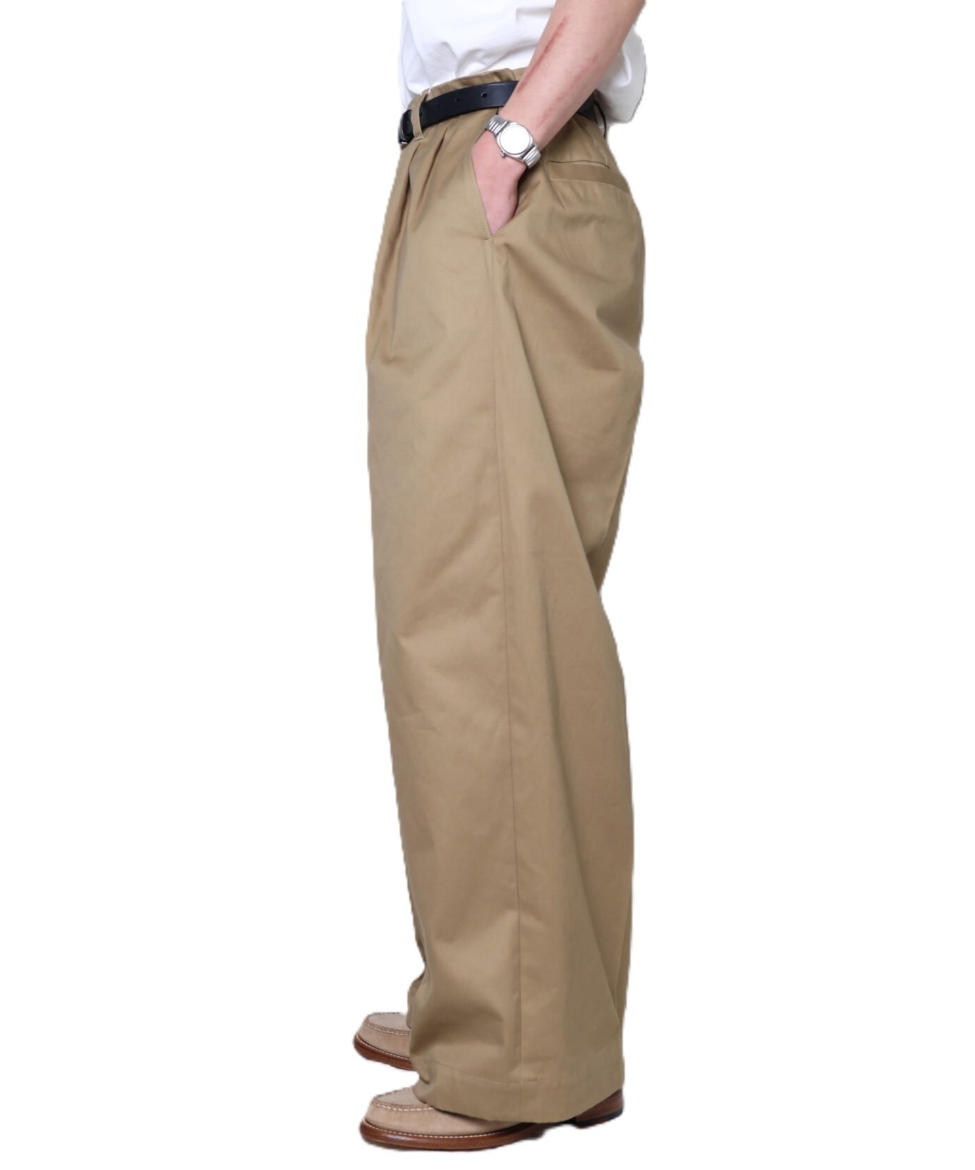 UNIVERSAL PRODUCTS. / 253-60502 2TUCK WIDE CHINO TROUSERS (CAMEL