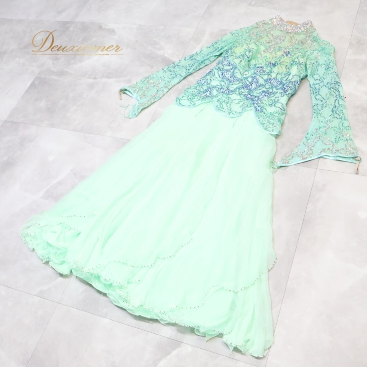 社交ダンス 衣装 スタンダードドレス ワンピース スタンダード 緑 エメラルドグリーン レース デモ 競技 ダンス パーティ 発表会 綺麗 上品 落ち感 グリーン系 ブルー系 シンプル 明るい 優雅 おしゃれ パフォーマンス