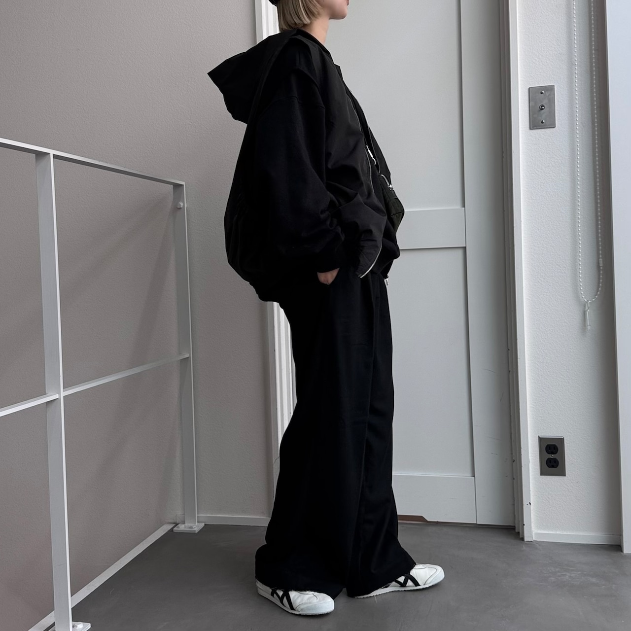 【受注予約:3月上旬入荷予定】異素材ドッキングフーディーvest/ブラック