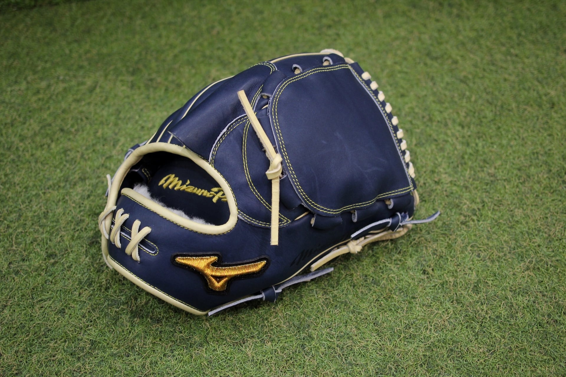 Mizuno Pro 軟式用グラブ 1AJGR34011 高橋宏斗モデル | ミツウマスポーツ
