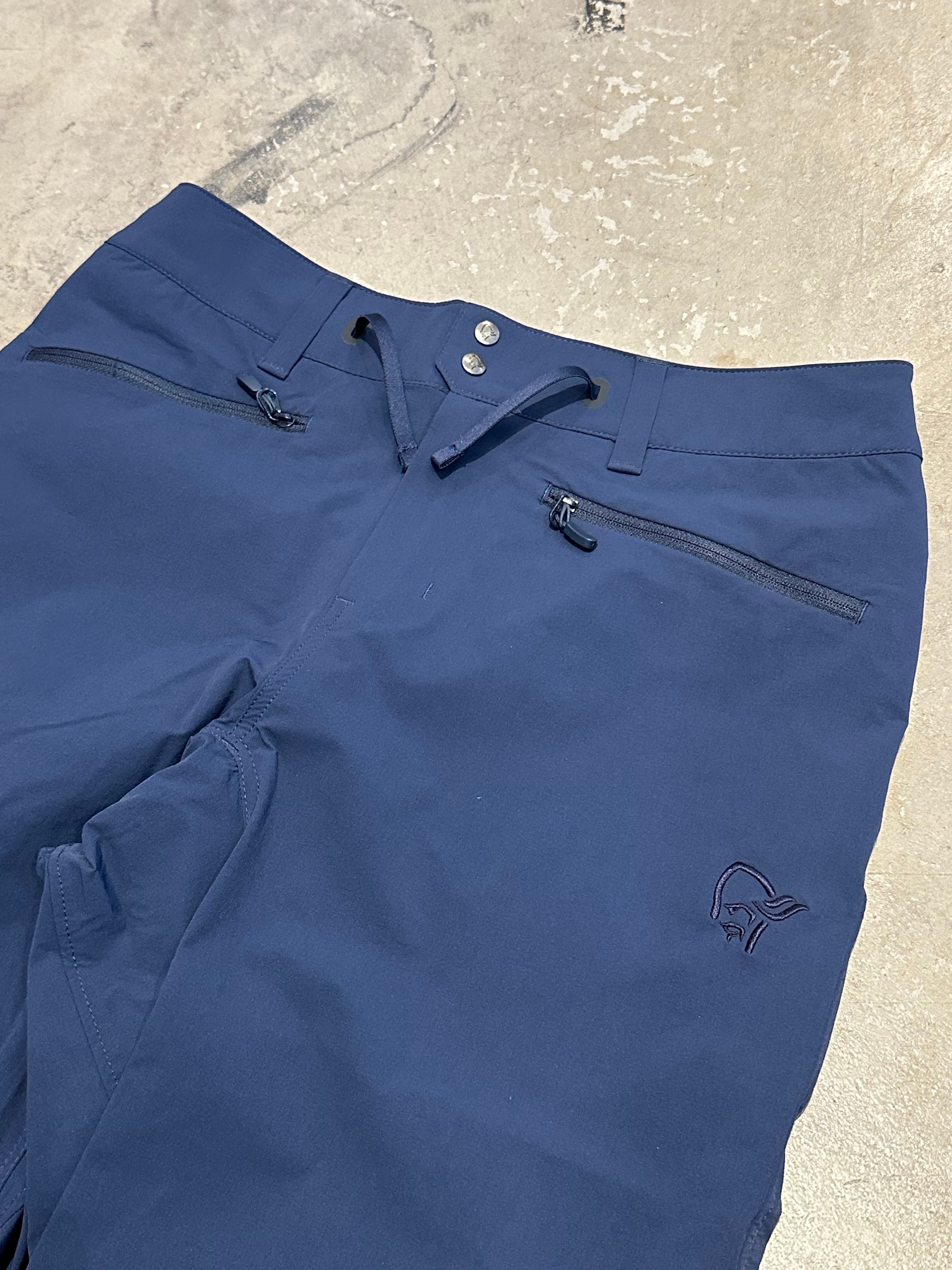 NORRONAノローナトレッキングパンツ NORRONAの軽量トレッキングパンツは、街穿きでも活躍しますよ。 – moderate