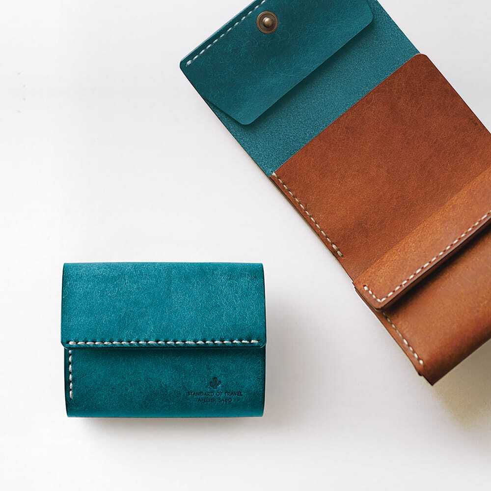 ターコイズ色の三つ折り財布 本革 サドルレザー 名入れ可 送料無料  ミニ財布