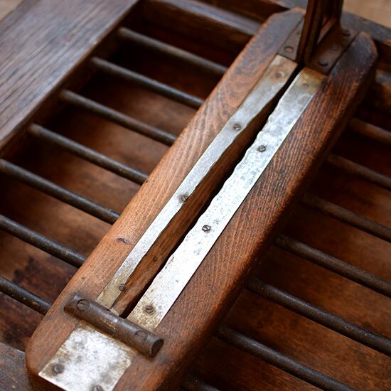 フランス 木製パン切り台 カッティングボード | Brocante de La Cocotte （フランスアンティーク・ドライフラワーのお店）