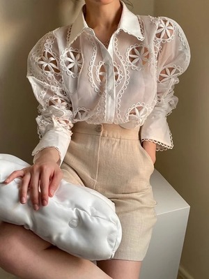 シースルーフラワーレースブラウス