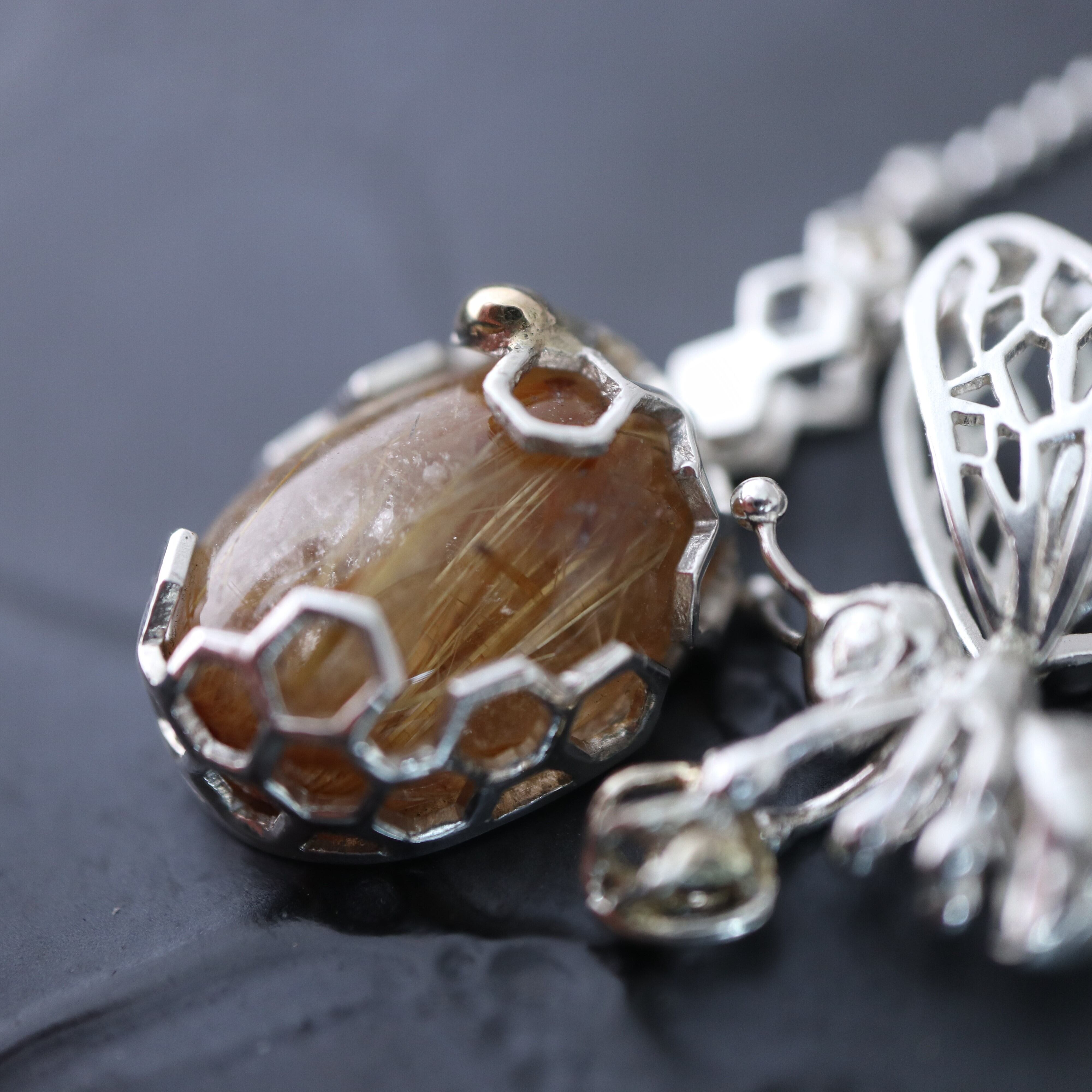 アクセサリー honey honey bee- ハニー ビー】ネックレス SV925 K10YG ルチルクォーツ