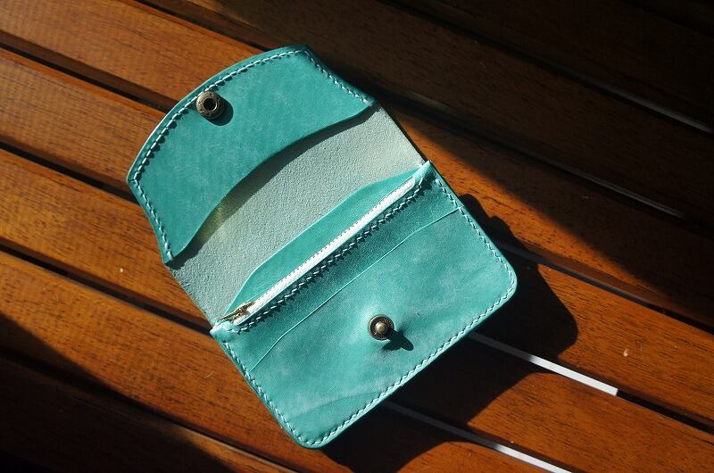 マヤベリーのミニトラッカーウォレット【アクア】｜手作り革財布と革