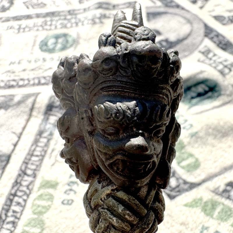チベット仏教、密教の法具、ネパールの真鍮製のドルジェ、Vajra