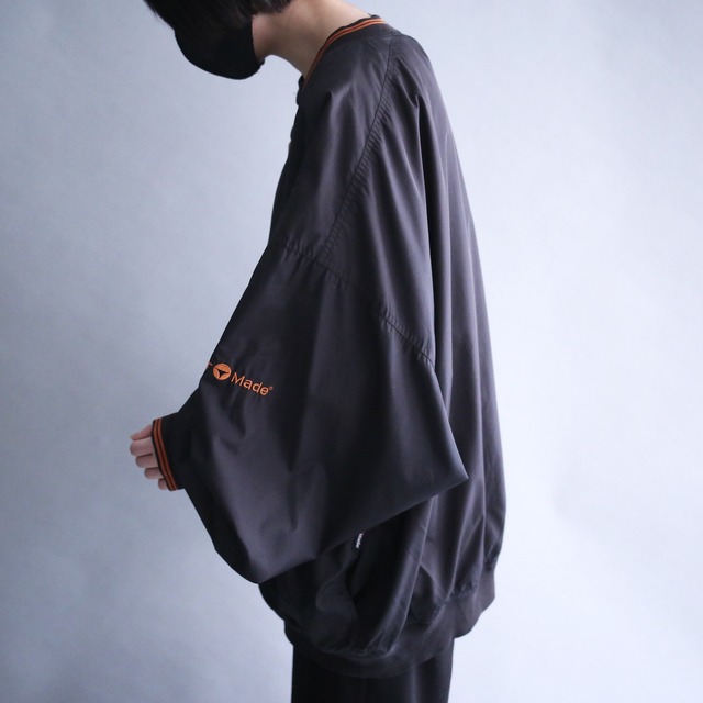 "black×orange" rib line and one point embroidery XXL over silhouette pullover