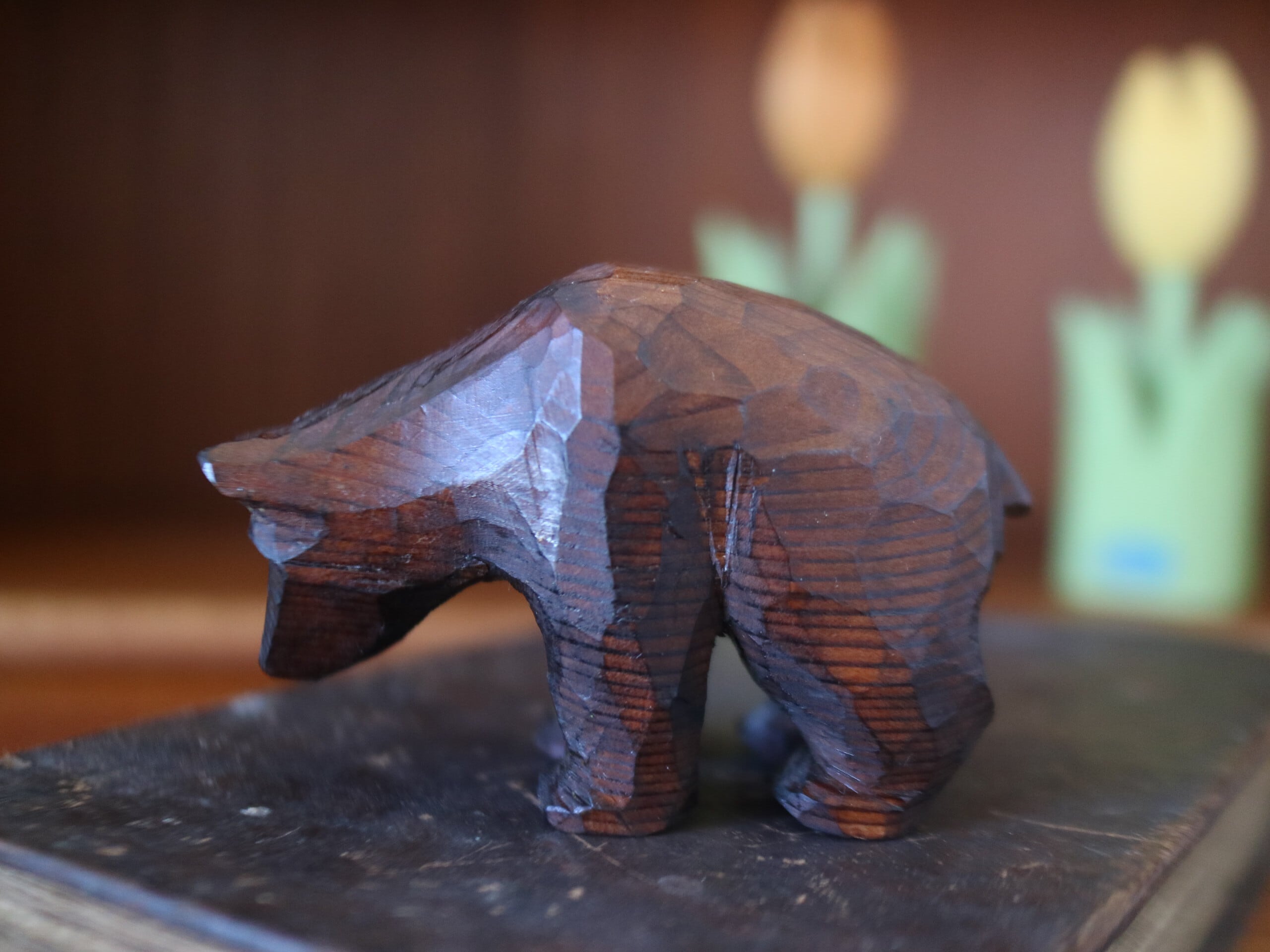 スウェーデンで見つけた木彫りのクマオブジェ No.6086 | Taloni 〜北欧