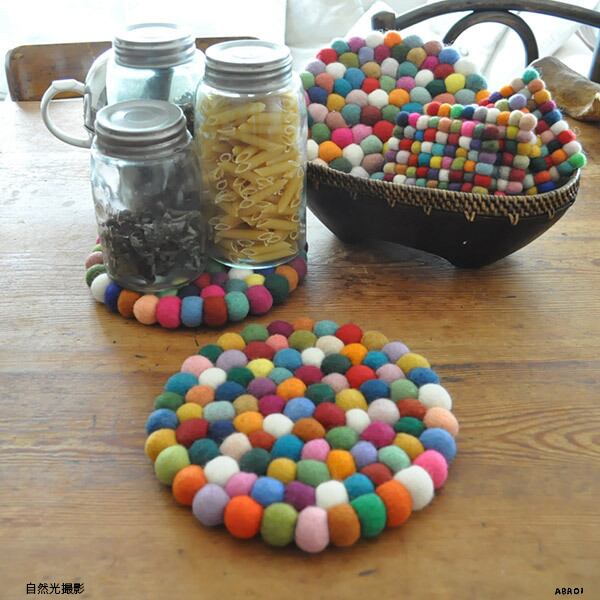 【 送料無料 メール便発送 】 鍋しき 鍋敷き フェルト なべしき ポットマット インテリアマット 大 約20cm 北欧 フエルト やかん 花瓶 オシャレ カラフル シンプル ウール サラダボール カレー おしゃれ キャンプ キッチン用品 キッチン雑貨 コーヒー ティータイム お鍋が10倍楽しく 美味しく おもてなしグッズ 手作り 北欧雑貨 コースター フエルト アジアン エスニック 世界の雑貨! POTMAT おうち時間 おすすめ アブロイ