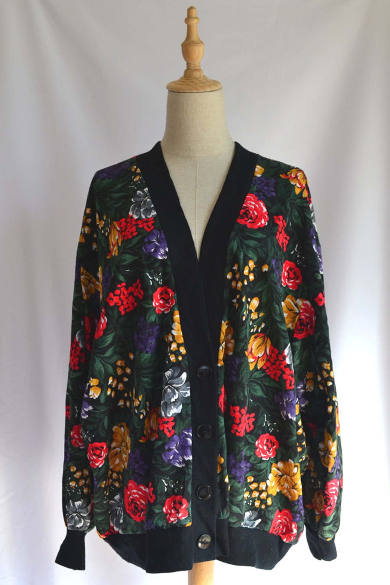 アメリカ製の花柄カーディガン