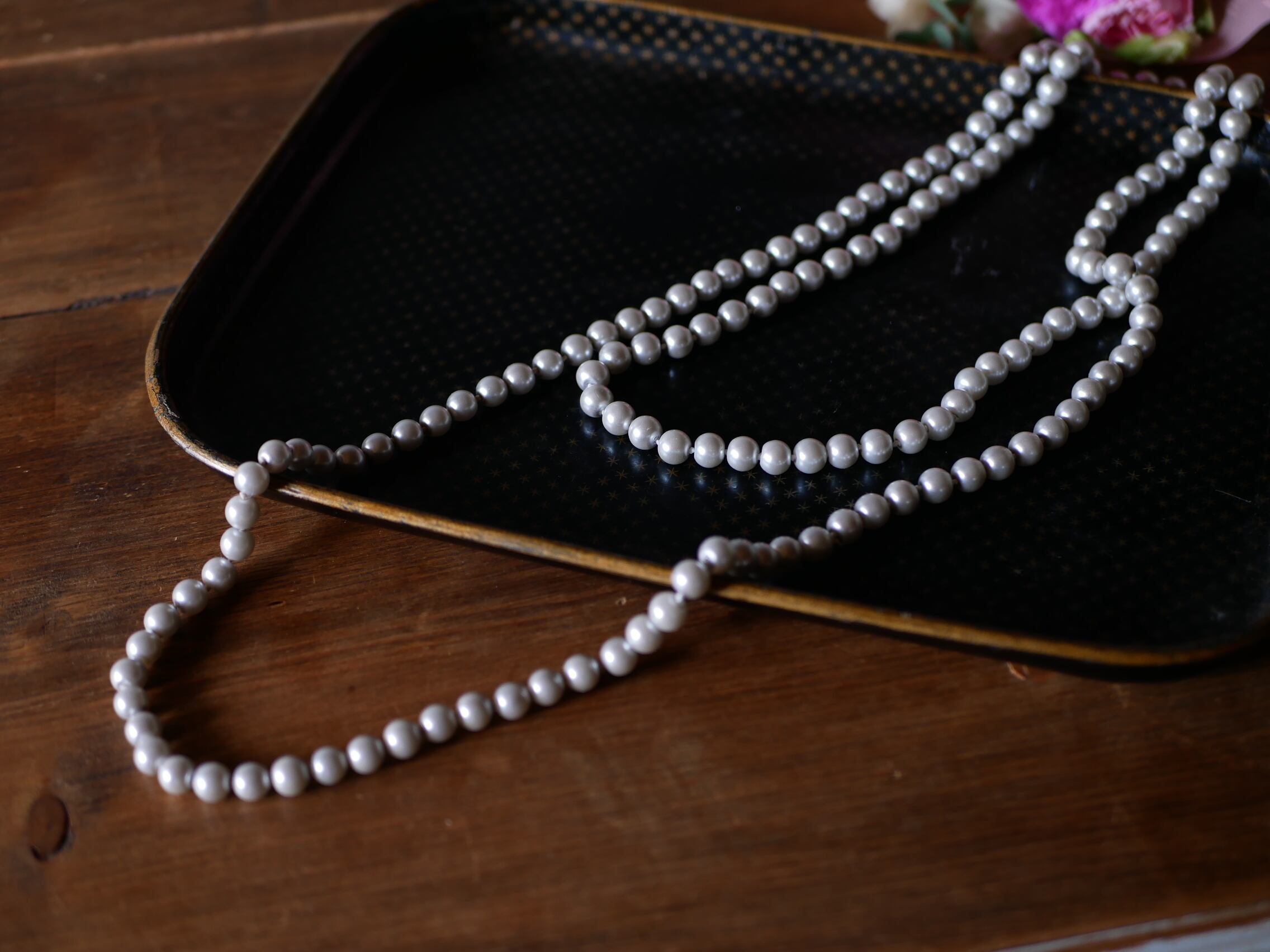 フランスアンティーク・ビンテージ ビーズのネックレス 黒＋赤玉