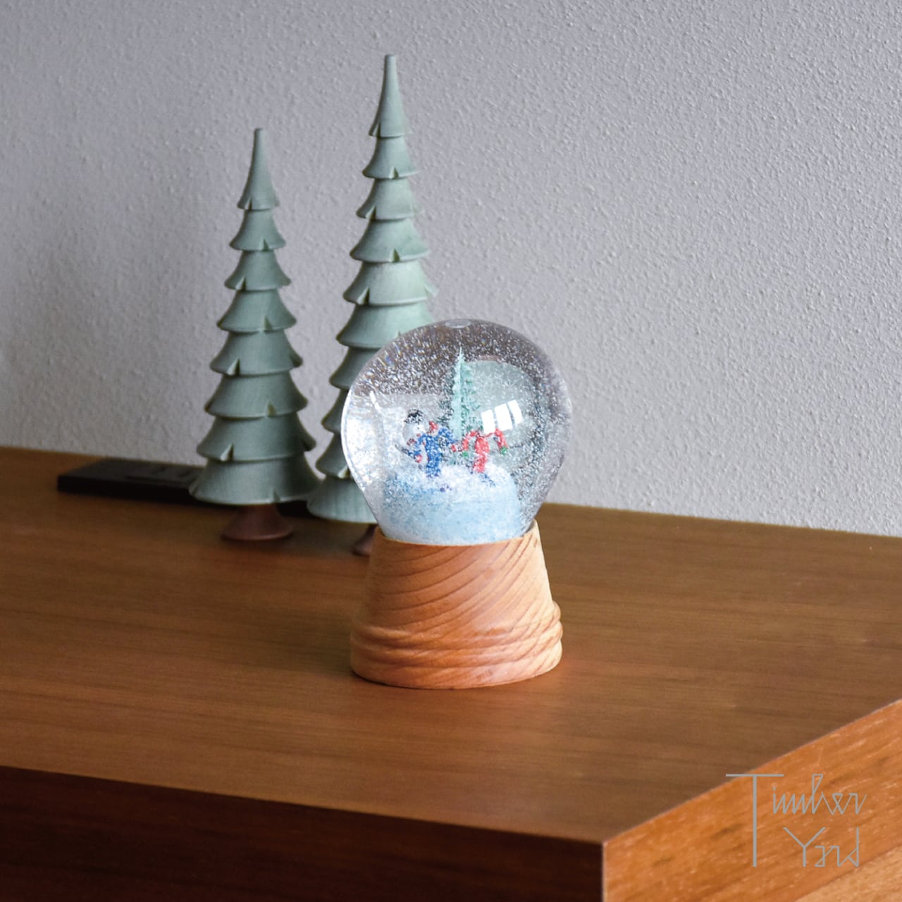ONLINE限定】スノードーム / スキーヤーと雪だるま / 木製台座 / Φ8cm