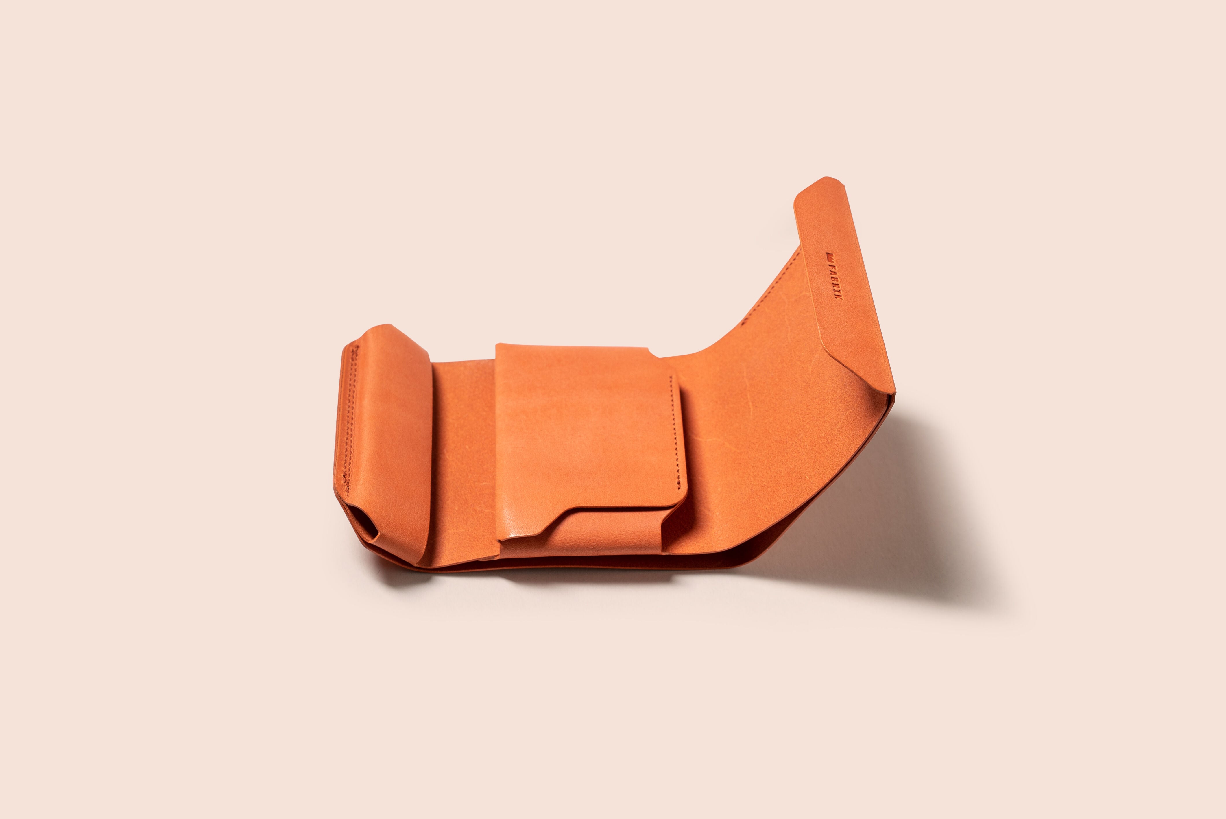 ミニマム＋αの財布 METRO / BRICK RED | FABRIK® ONLINE STORE
