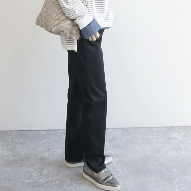 ストレッチストレートパンツ