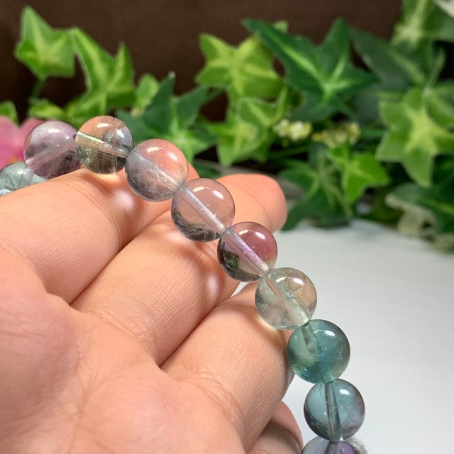 8.うる艶フローライト・ブレスレット