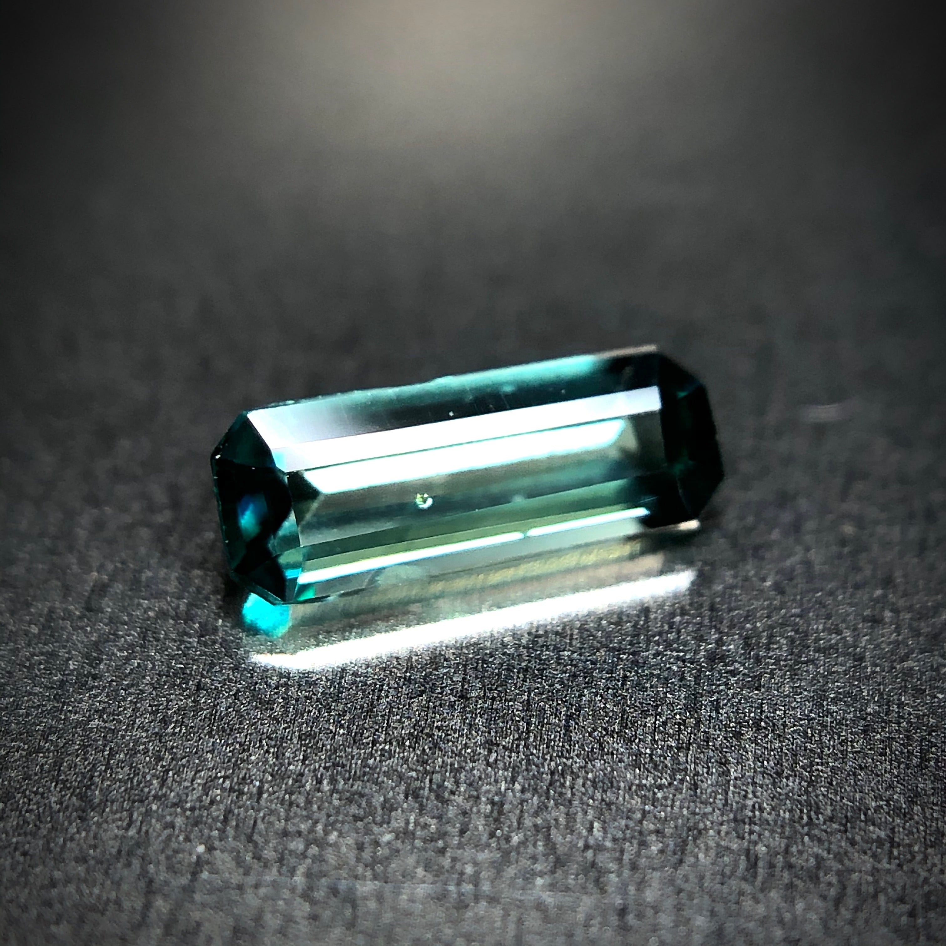 唯一無二の青色 0.22ct 希少石 天然 グランディディエライト