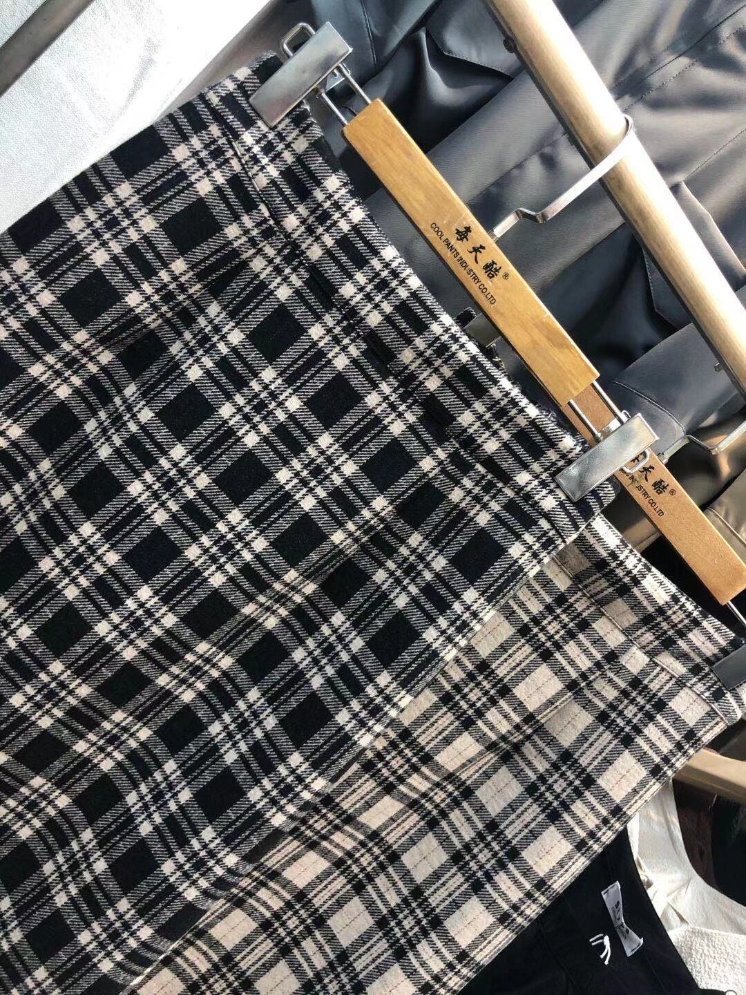 チェックスカート