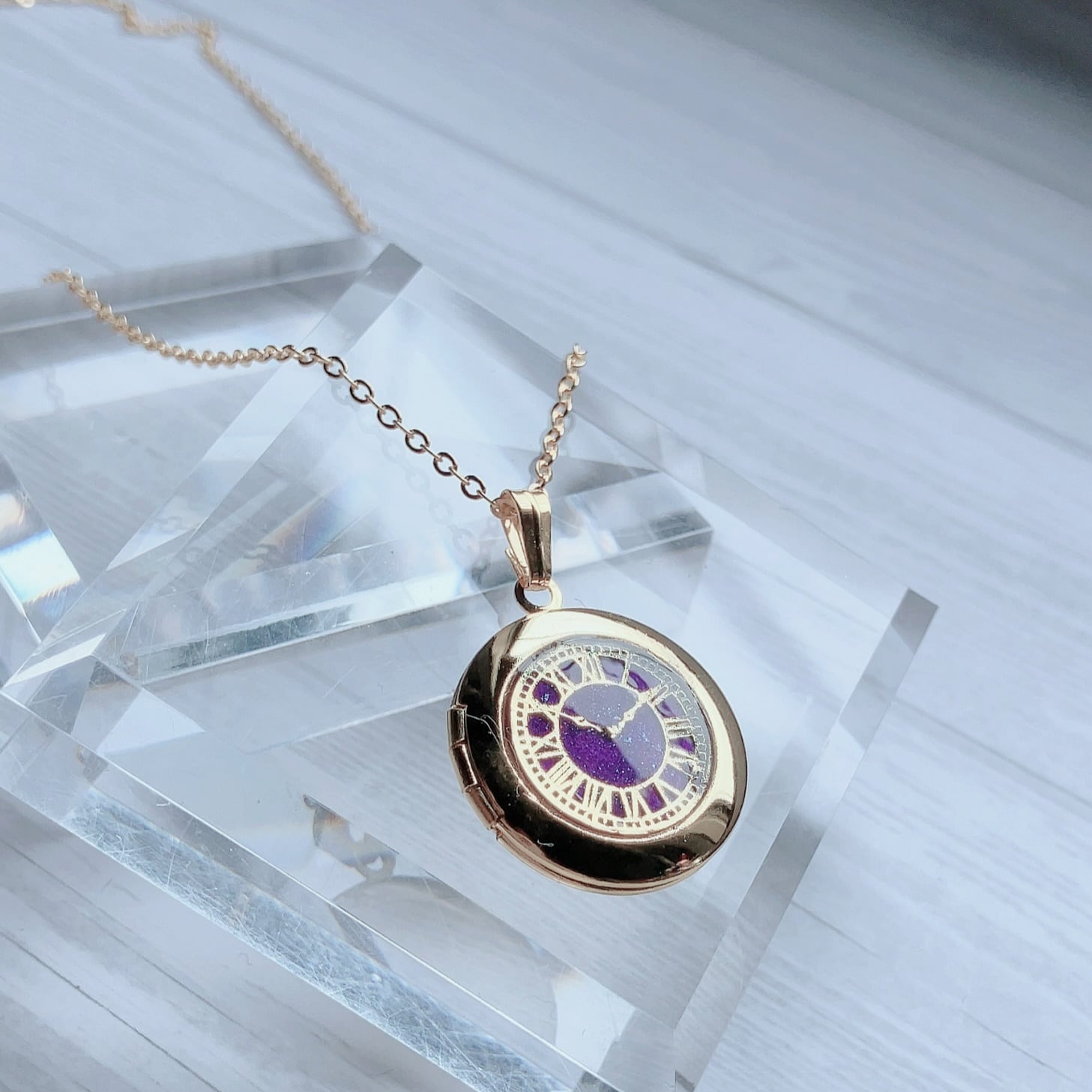 Deep sphere antique ロケットペンダント(ゴールド×ヴァイオレット