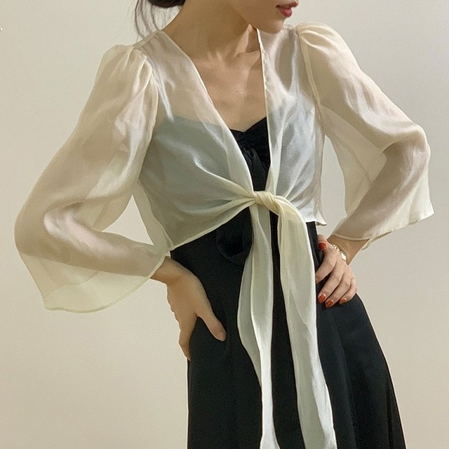 トップス レディース ボレロ カーディガン シャツ ブラウス ドレス S M 長袖 襟付き 羽織り パワーショルダー Iライン かわいい 大人可愛い きれいめ 上品 エレガント 清楚 フェミニン おしゃれ お洒落 綺麗 お嬢様 こなれ感 ガーリー ロマンチック 二次会 結婚式 無地 OL 通勤 学生 通学 デート お出かけ 女子会 休日 春 秋 夏 冬 10代 20代 30代 韓国系 着回し 普段使い 重ね着 ギフト プレゼント ファッション コーデ プチプラ モテ トレンド 流行 インスタ 送料無料