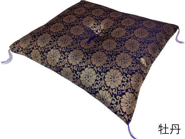 仏前座布団 八端判 59×63cm 法要 金襴 牡丹 菊 御前座布団 日本製 紫