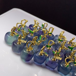 ブルー系☆フローライトりんごペンダントトップ