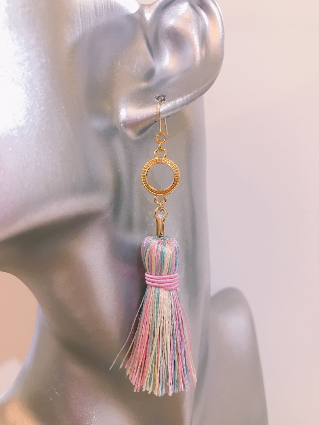 レインボーマルチカラーのパステルタッセルピアス♡K14GF | Clear Lily