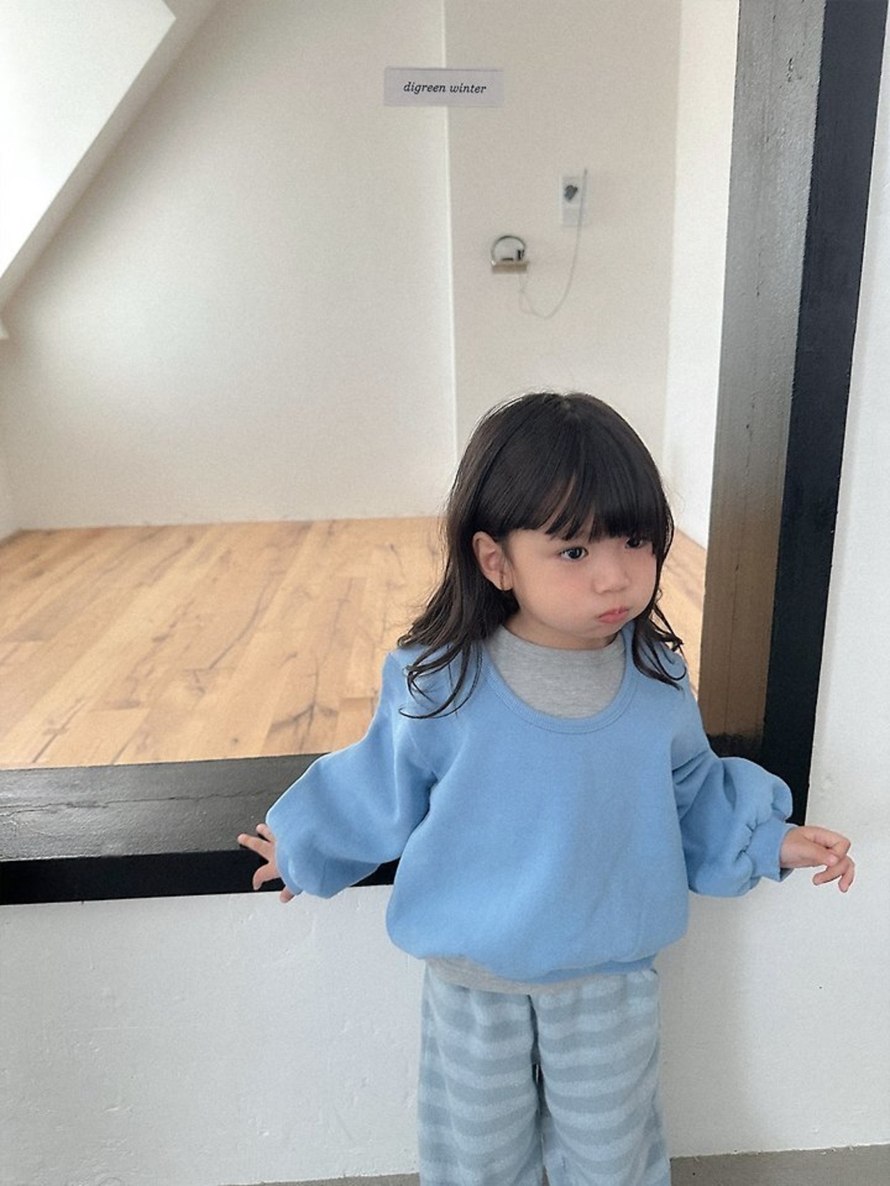 〖取寄〗韓国子供服 / 26winter / Digreen / ディープUネックトレーナー / キッズ / 冬服 *S~2XL*