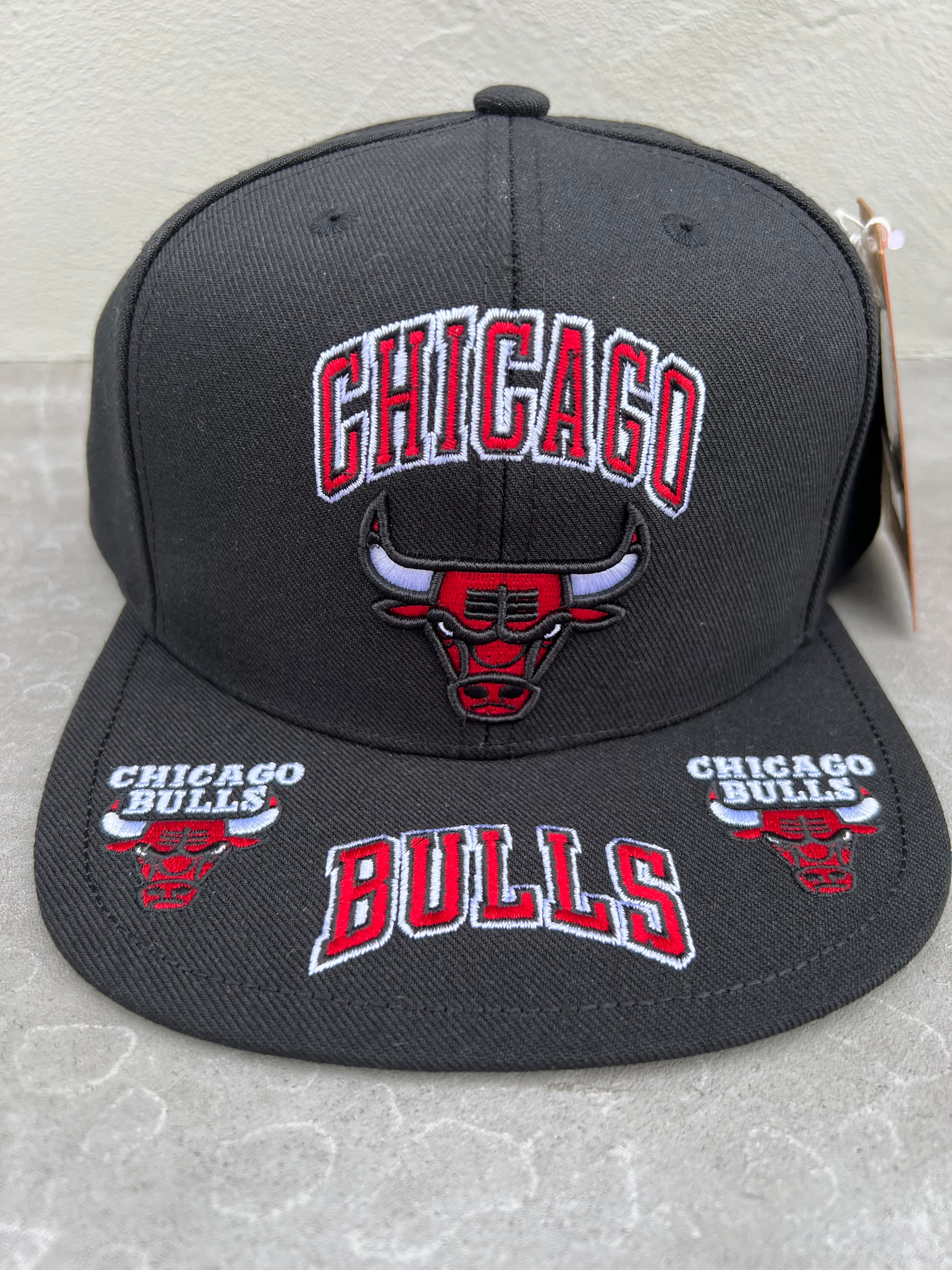 Mitchell & Ness CHICAGO BULLS ツバLOGO CAP スナップバック 黒x白