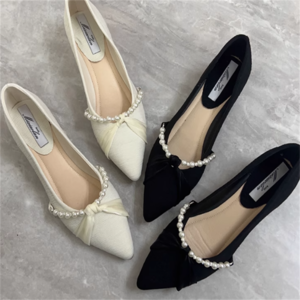 【送料無料】 パンプス 2色 靴 シューズ ローヒール ポインテットゥ パール 飾り エレガント 可愛い 大人可愛い きれいめ シンプル カジュアル シック コンサバ 華やか 大人 上品 おしゃれ 主役級 こなれ感 高見え 高級感 フェミニン 無地 春 夏 秋 冬 オールシーズン シーズンレス レディース 女性用 ママ 20代 30代 40代 デート お出かけ 女子会 お呼ばれ 休日 お茶会 授業参観 パーティ 結婚式 二次会 デイリーユース 普段使い ファッション コーデ スタイル 楽ちん 歩きやすい